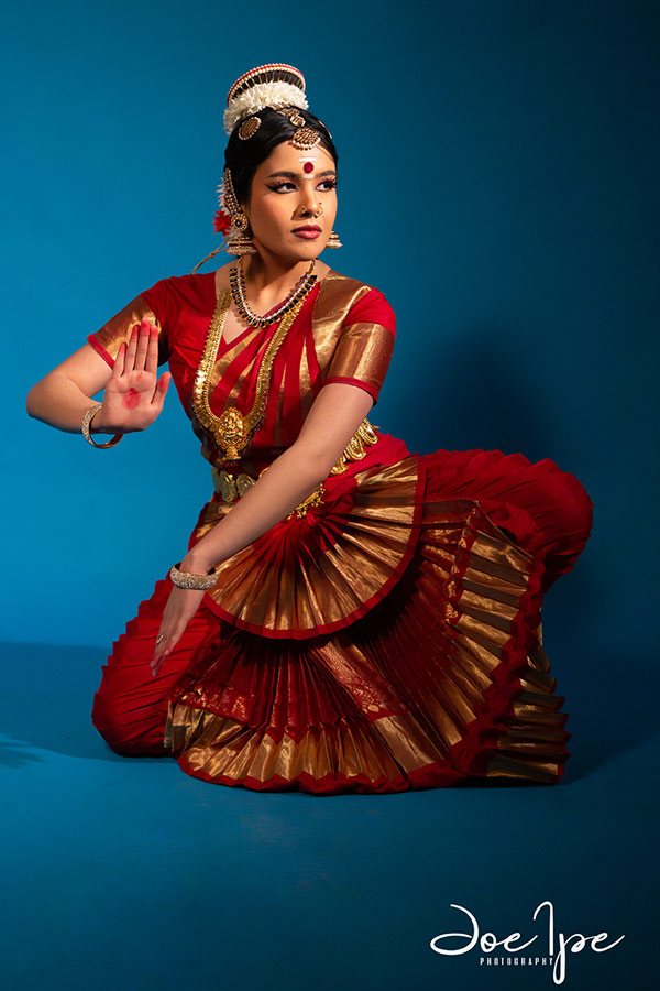 Mohiniyattam