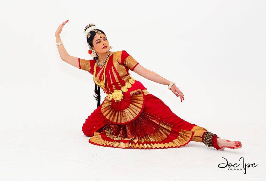 Mohiniyattam