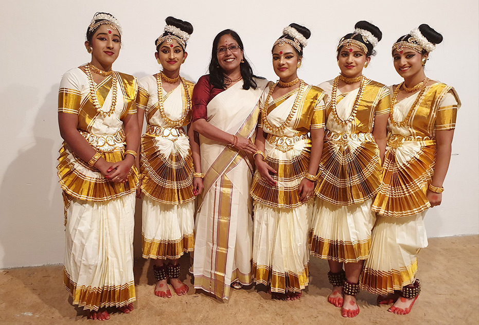 Mohiniyattam