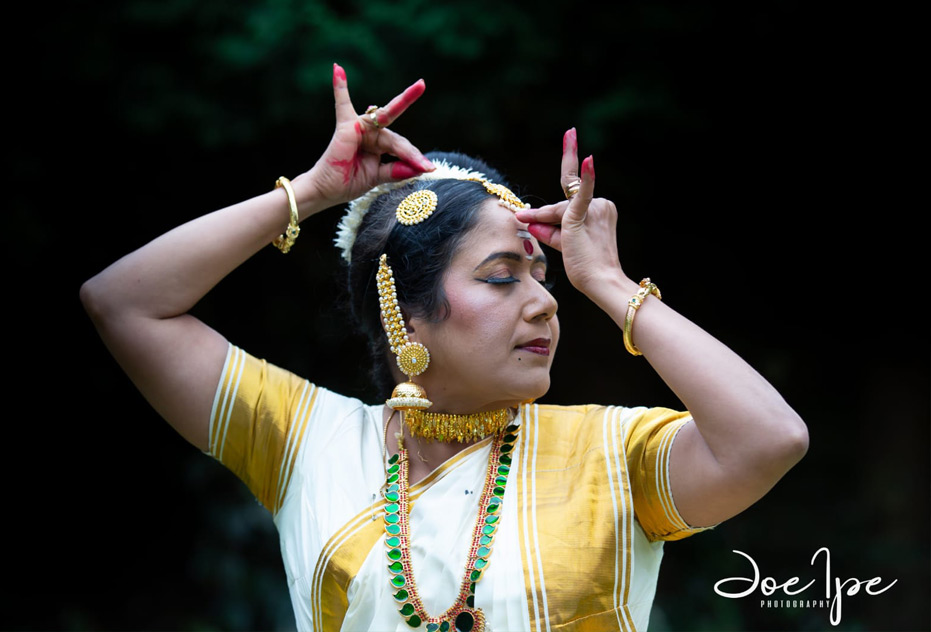 Mohiniyattam