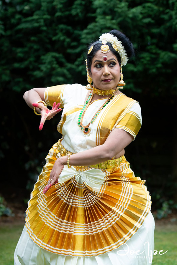 Mohiniyattam